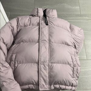 Aritzia Super puff Shorty in Hazy Lilac color